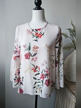 Papillon Floral Bell-Sleeve Women’s Top -